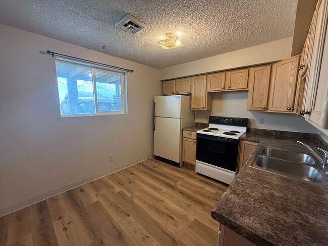 Photo - 240 Margaret Dr Unit Thompson 240 Margaret Drive 4D
