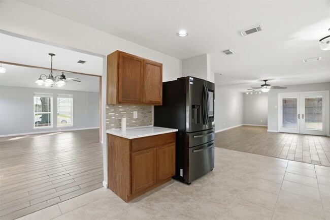 Building Photo - 7235 Battle Hills Dr
