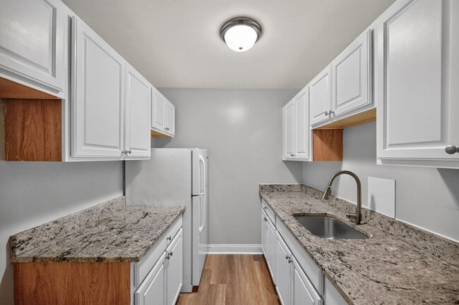 Building Photo - 2971 Deckebach Ave Unit Apartment 14
