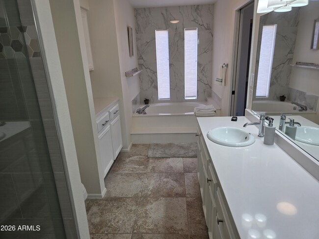 Building Photo - 6614 E Juniper Ave