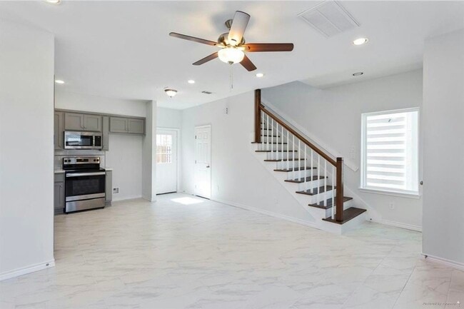 Photo - 11623 Waldemar Dr