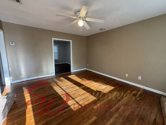 Photo - 3 bedroom 1 bath with large bedrooms! Easy walk to campus!