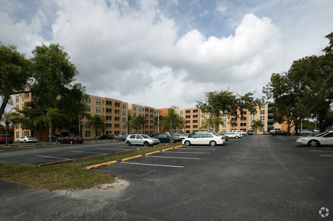 International Club Apartments