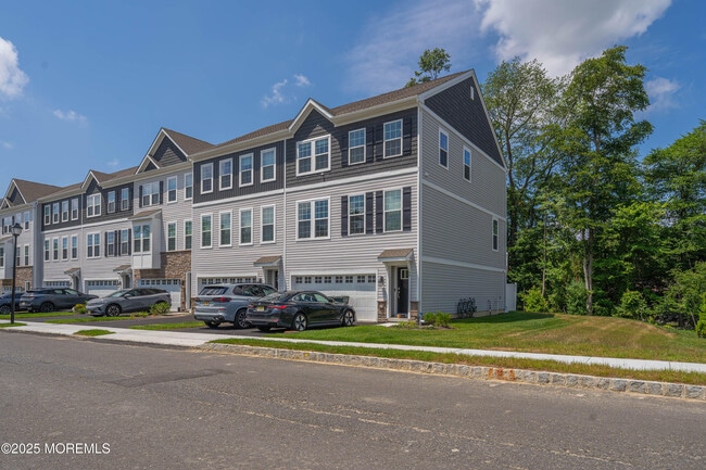 Photo - 64 Wembley Wy