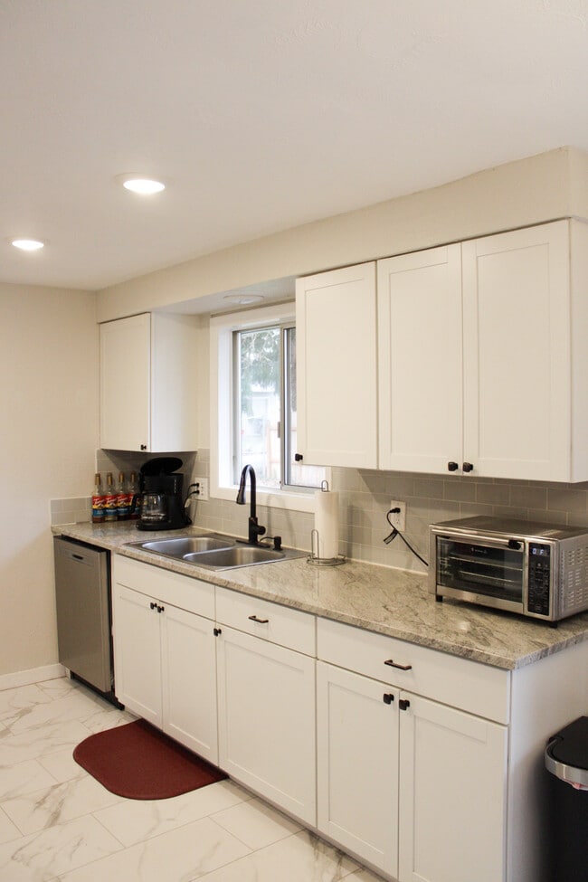 Photo - 2594 Hummingbird St NE