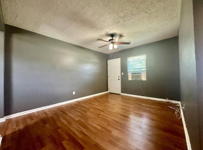 Photo - 24 SW 10th Ave