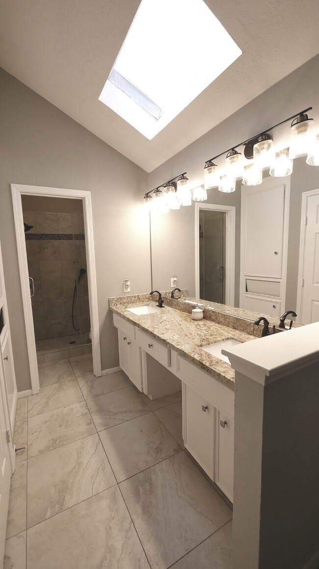 Building Photo - 22014 Grand Forks Dr Rental