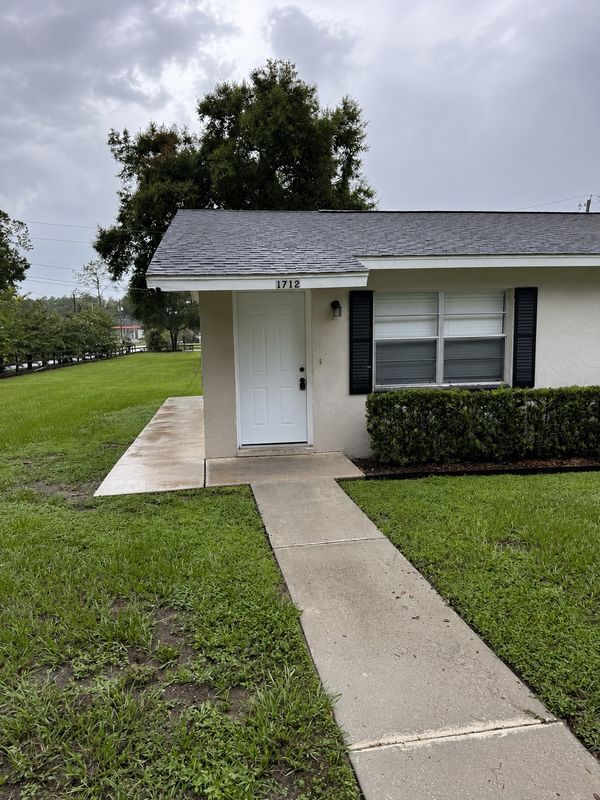 Building Photo - 1712 NE 71st Pl