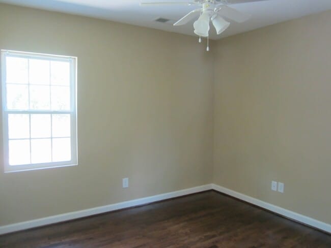 Photo - 609 63rd St S