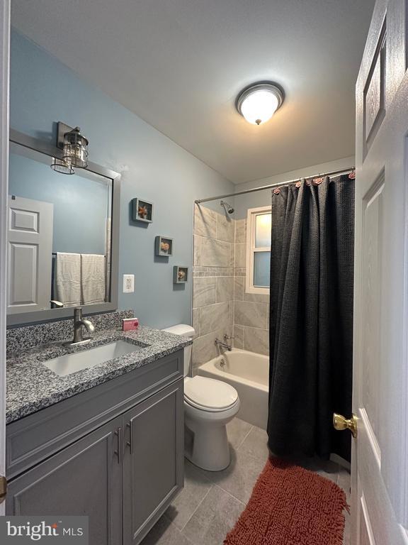 Photo - 7327 B St