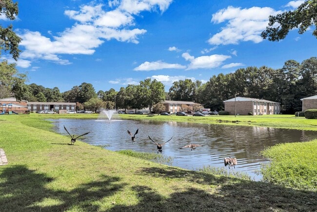 Building Photo - Lake Village