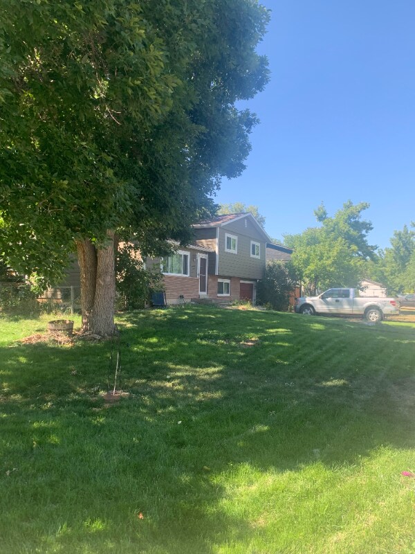 Photo - 405 Briarwood Rd