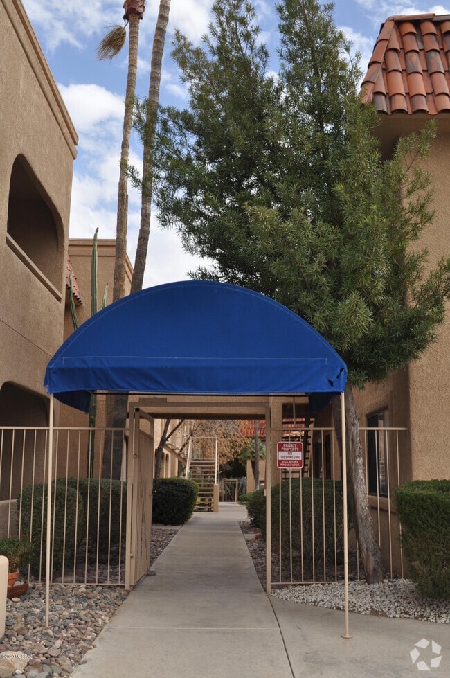 Building Photo - 5750 N Camino Esplendora Unit 109 Rental