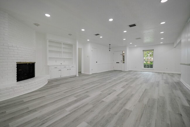 Photo - 9807 Braewick Dr