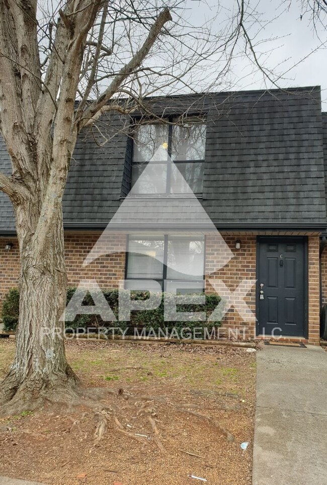 Building Photo - MOVE-IN SPECIAL, $1 RENT!! - Nice 2Bd - 1.5 Ba. Town House in West Knox off Cedar Bluff!