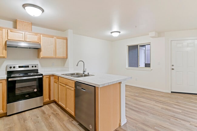 Photo - McKenzie Apartments