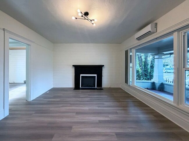 Photo - 577 Madison St