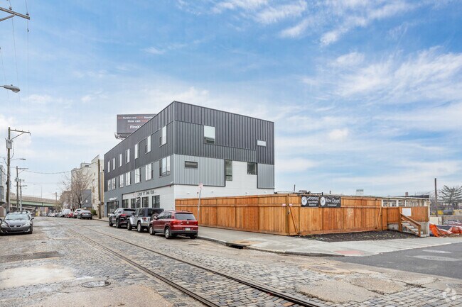 Photo - 901 N Front St