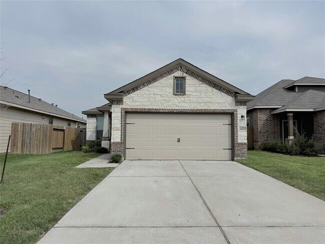 Building Photo - 14501 Sugar Pines Dr Rental