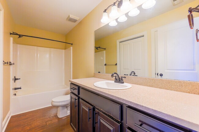 Photo - 403 Treyson Ln Unidad 403