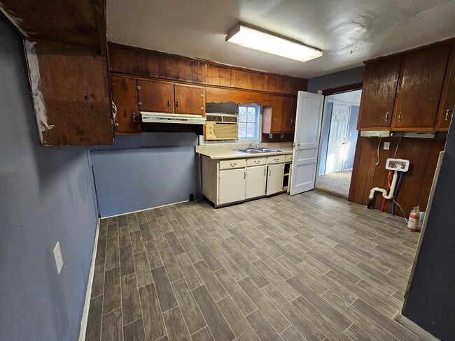 Photo - 122 Locke Ln