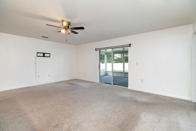 Photo - 571 Gallagher St SW