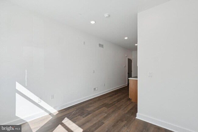 Photo - 4237 Mantua Ave