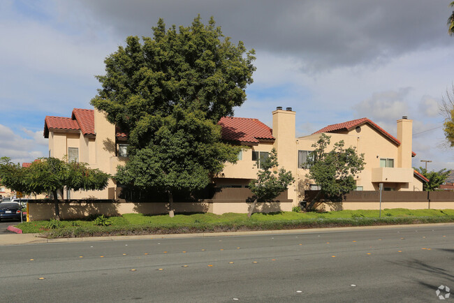 Photo - 1380 E Washington Ave Townhome