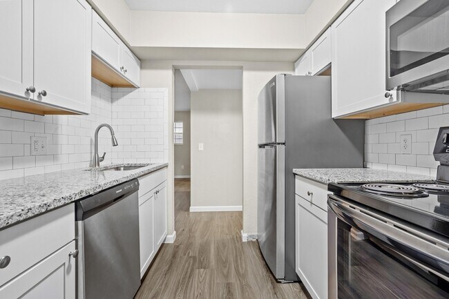 Photo - 2108 Stirrup Ln