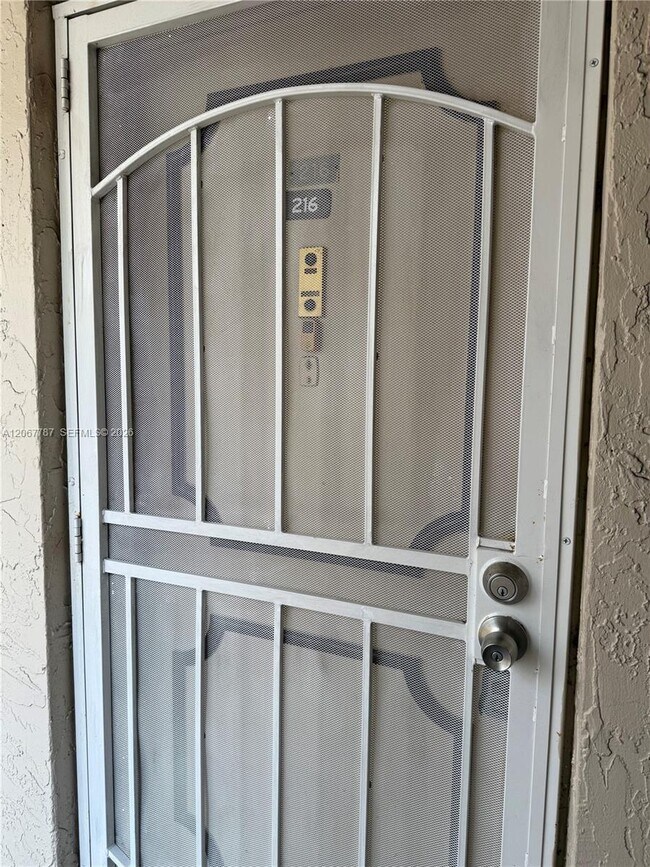 Photo - 6751 N University Dr Unidad 216