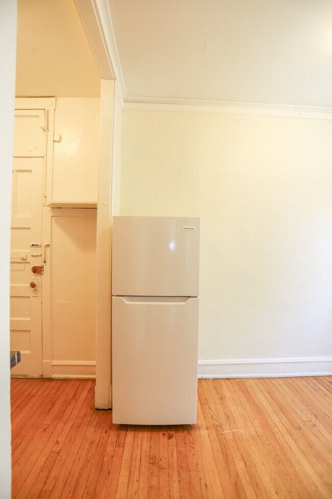 Photo - 1361 W Greenleaf Ave Unit #2B