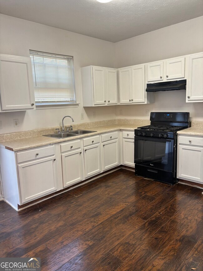 Photo - 3859 Shenfield Dr