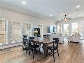Photo - 114 Chinaberry Bnd