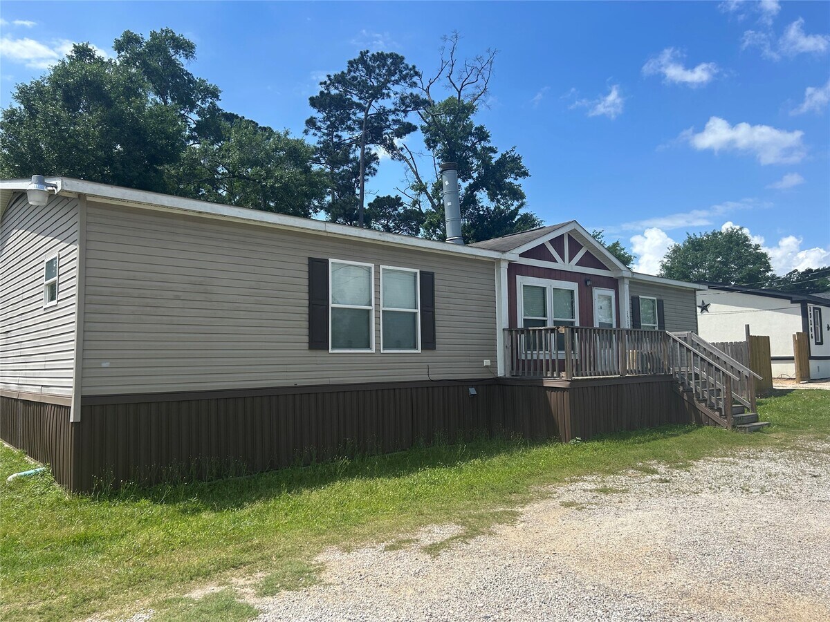 Photo - 15158 Schank Rd