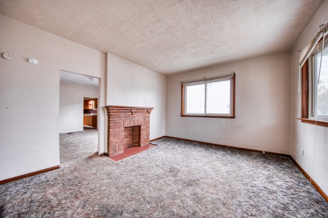 Photo - 3810 Clark St