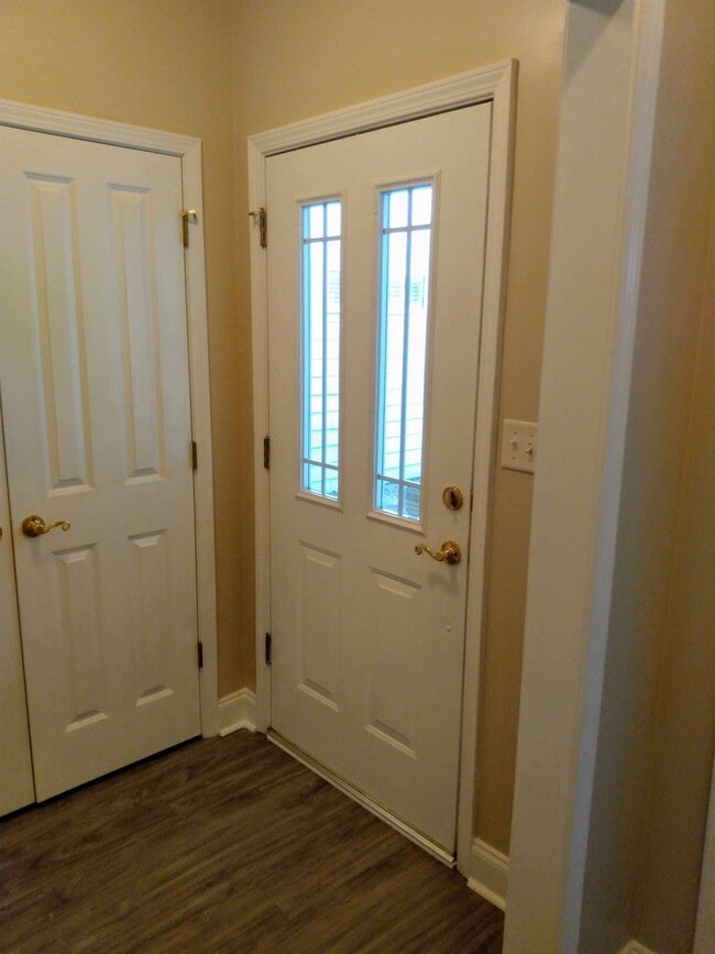 Photo - 824 Howell Trce