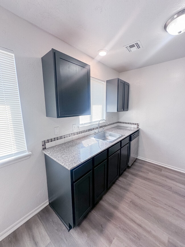 410 SW 26th St Unit 3