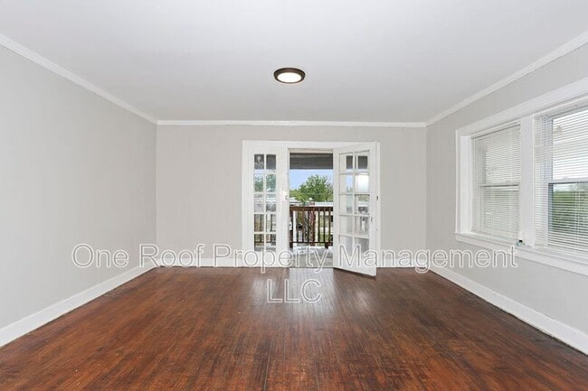 Photo - 3225 E 8th St