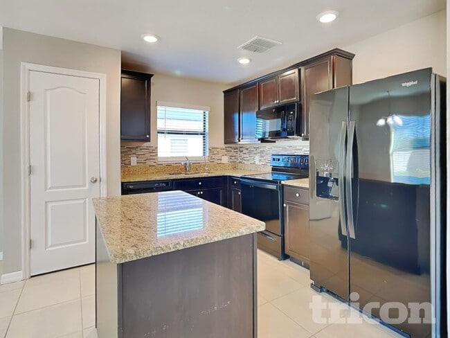 Photo - 1479 Swan Lake Cir