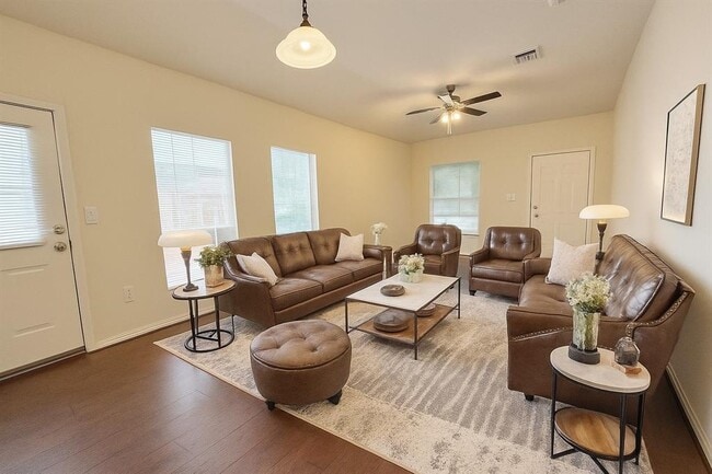 Photo - 1717 Constantino Cir