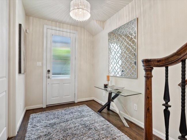 Building Photo - 249 E 27th St