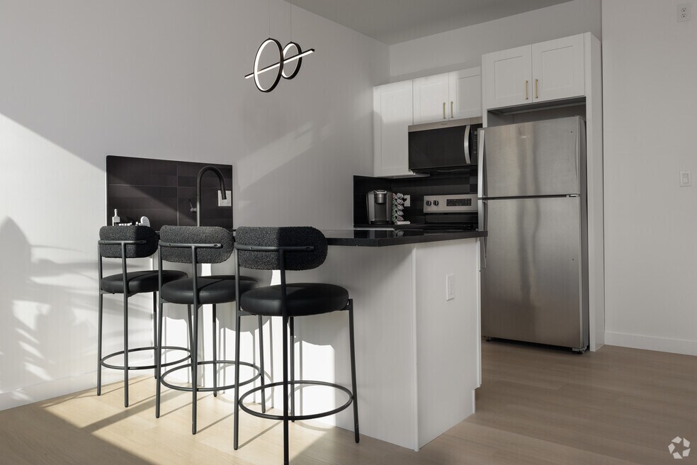 1BR, 1BA - 625SF - Kitchen