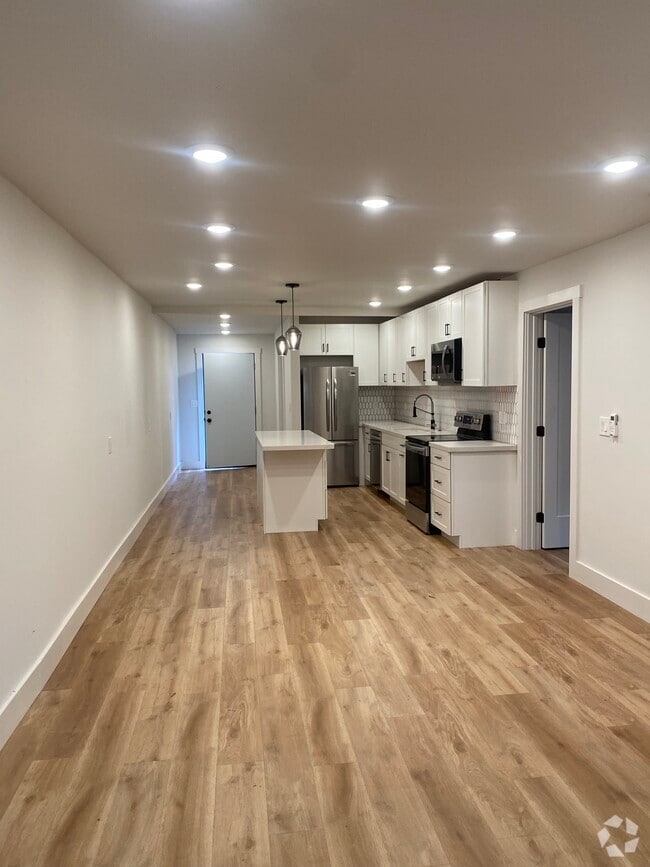 Building Photo - 1248 Haskell St Rental