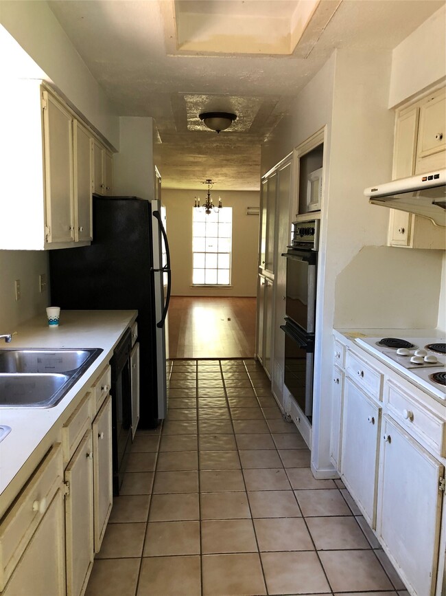 Photo - 8807 Edgemoor Dr