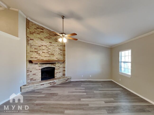 Photo - 325 Hemlock Dr