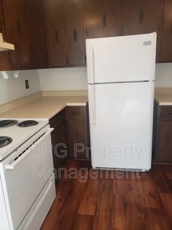 Building Photo - 123 Circle Dr Unit 6