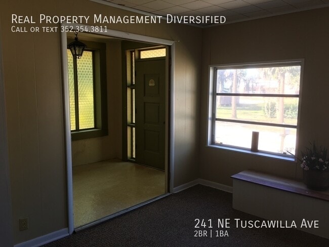 Photo - 241 NE Tuscawilla Ave