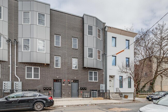 Photo - 2113 Master St