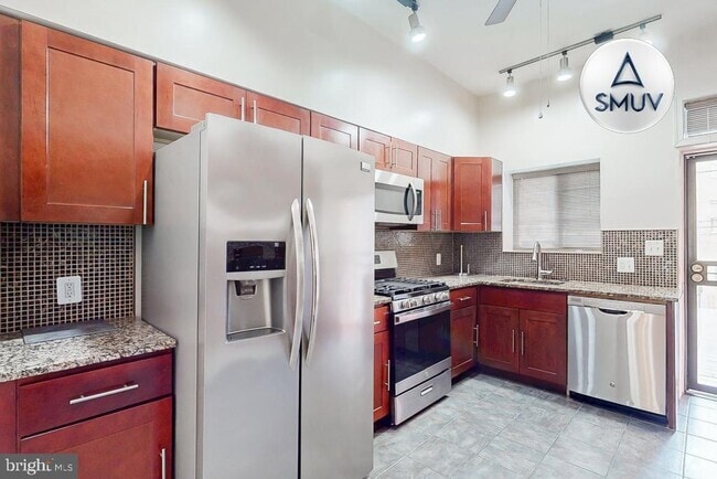 Building Photo - 2225 Brookfield Ave Rental