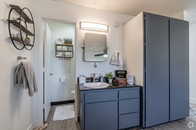 4BR, 1.5BA - 269SF - Bathroom
